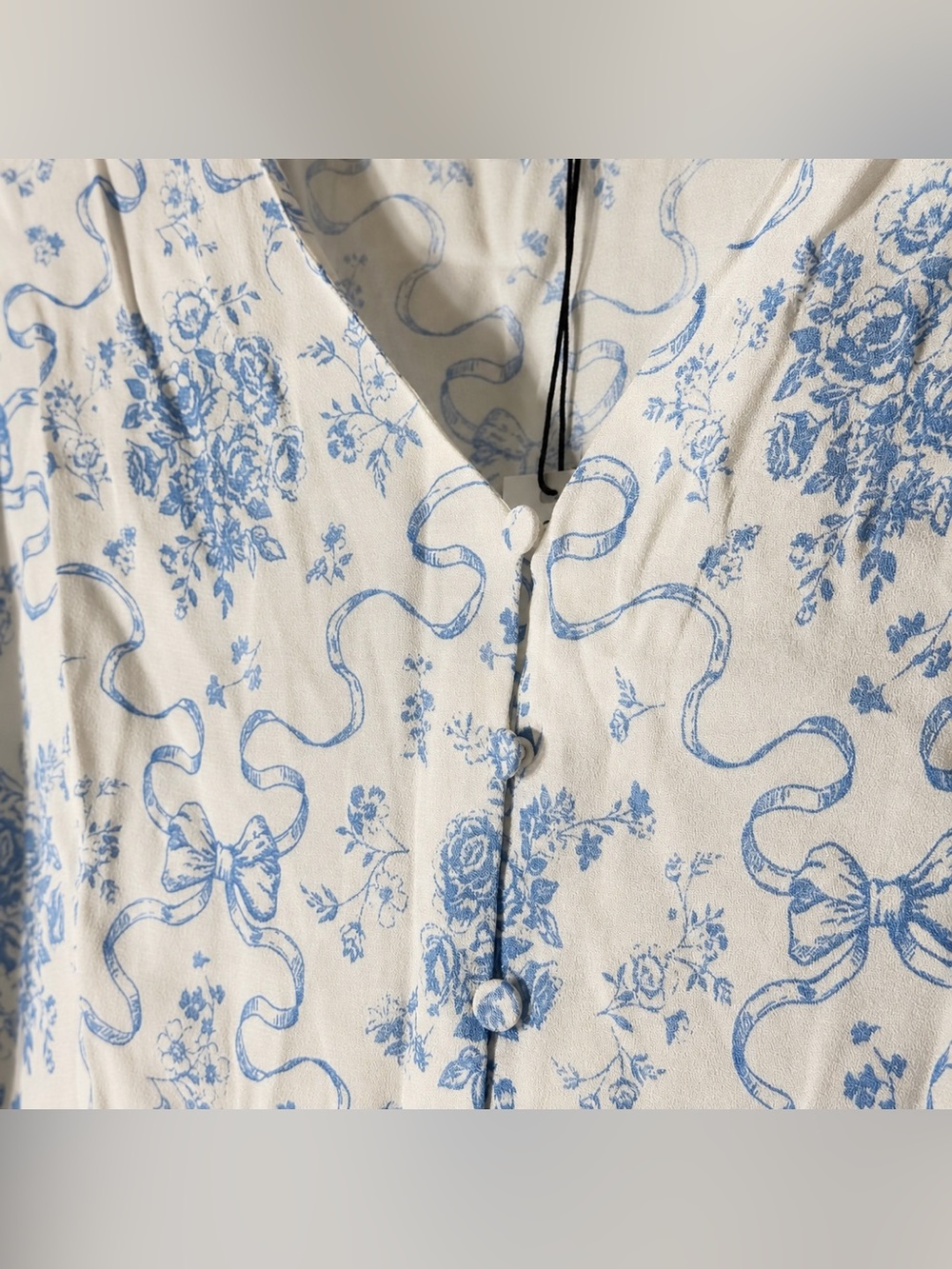 Cupcakes and Cashmere Blue Toile Ribbon Print Crop Blouse Top M NWT - Picture 3 of 8